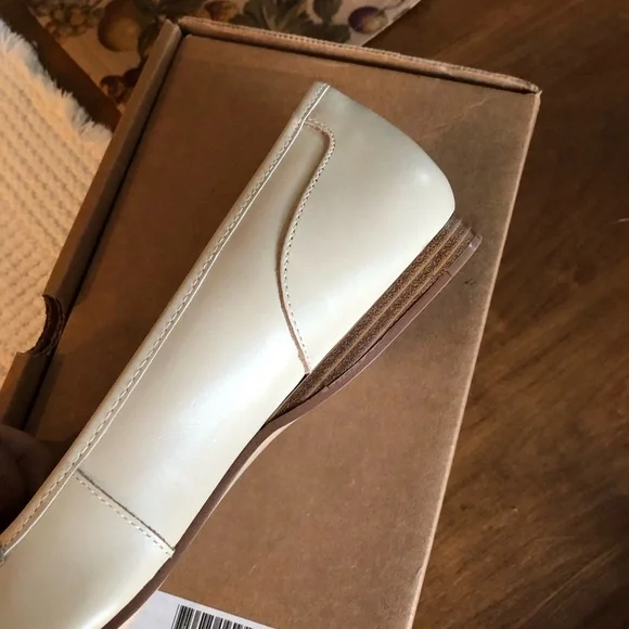 Bandolino Liberty Slip-On Loafers Bone size 9.5N narrow NIB - Picture 5 of 6